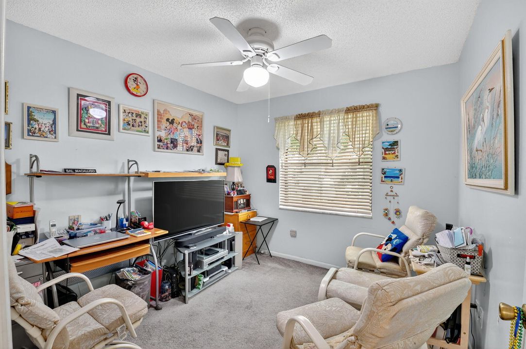 Под контрактом: $175,000 (3 спален, 2 ванн, 1374 Квадратных фут)