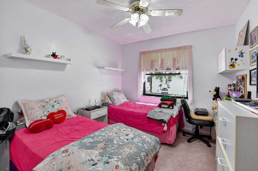 Под контрактом: $175,000 (3 спален, 2 ванн, 1374 Квадратных фут)