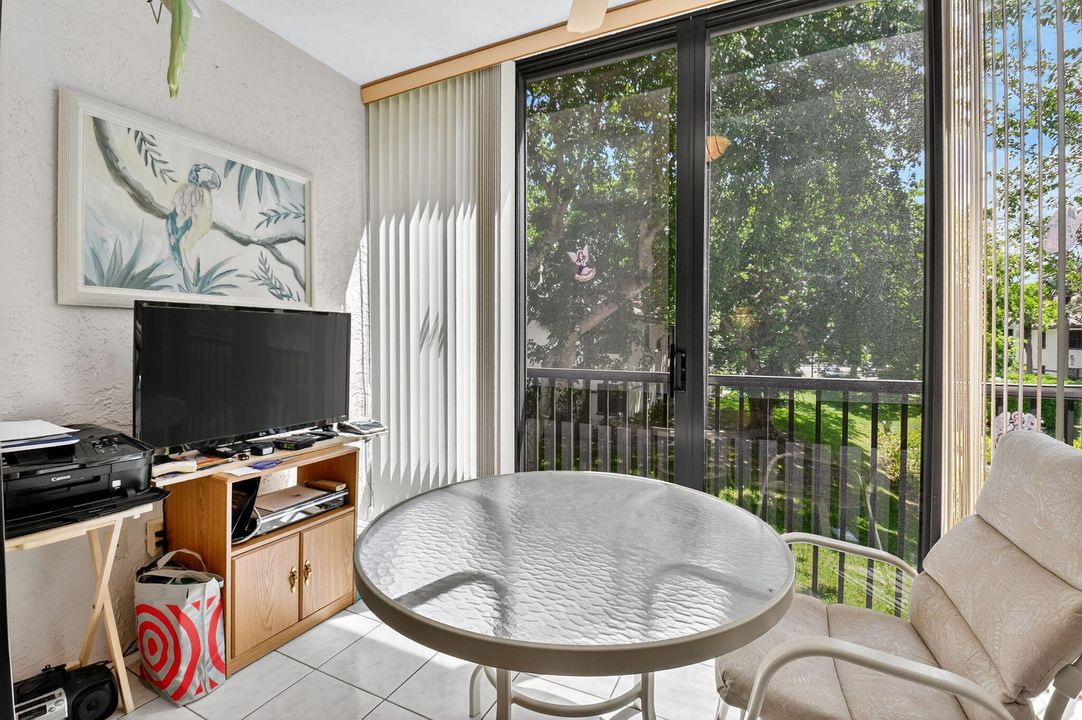 Под контрактом: $175,000 (3 спален, 2 ванн, 1374 Квадратных фут)