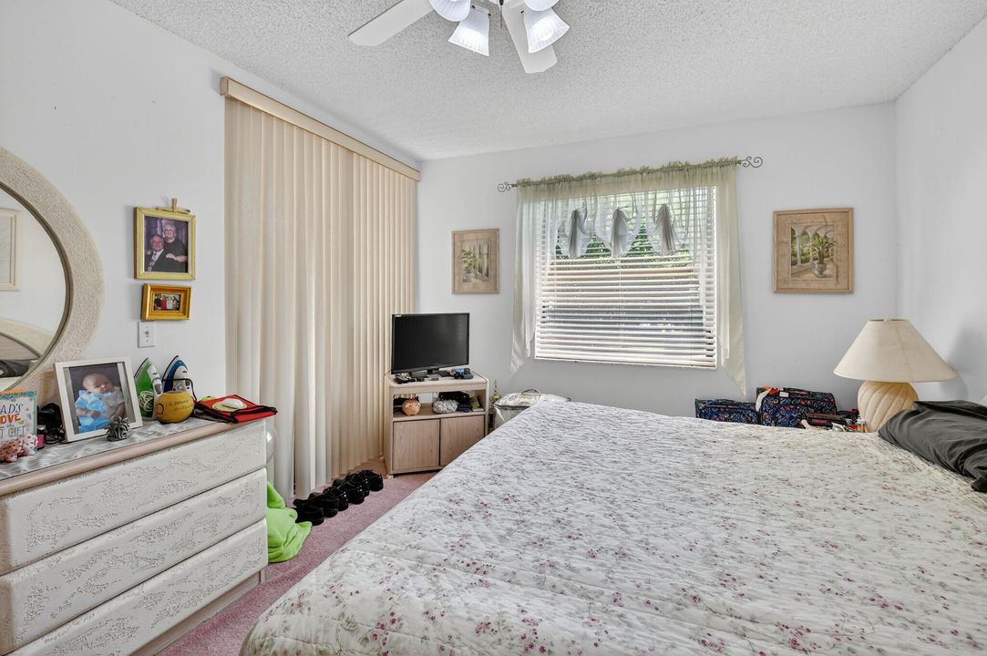 Под контрактом: $175,000 (3 спален, 2 ванн, 1374 Квадратных фут)