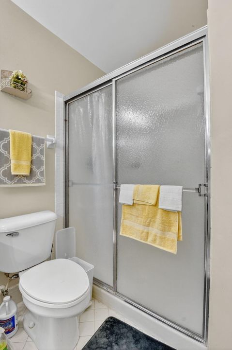 Под контрактом: $175,000 (3 спален, 2 ванн, 1374 Квадратных фут)