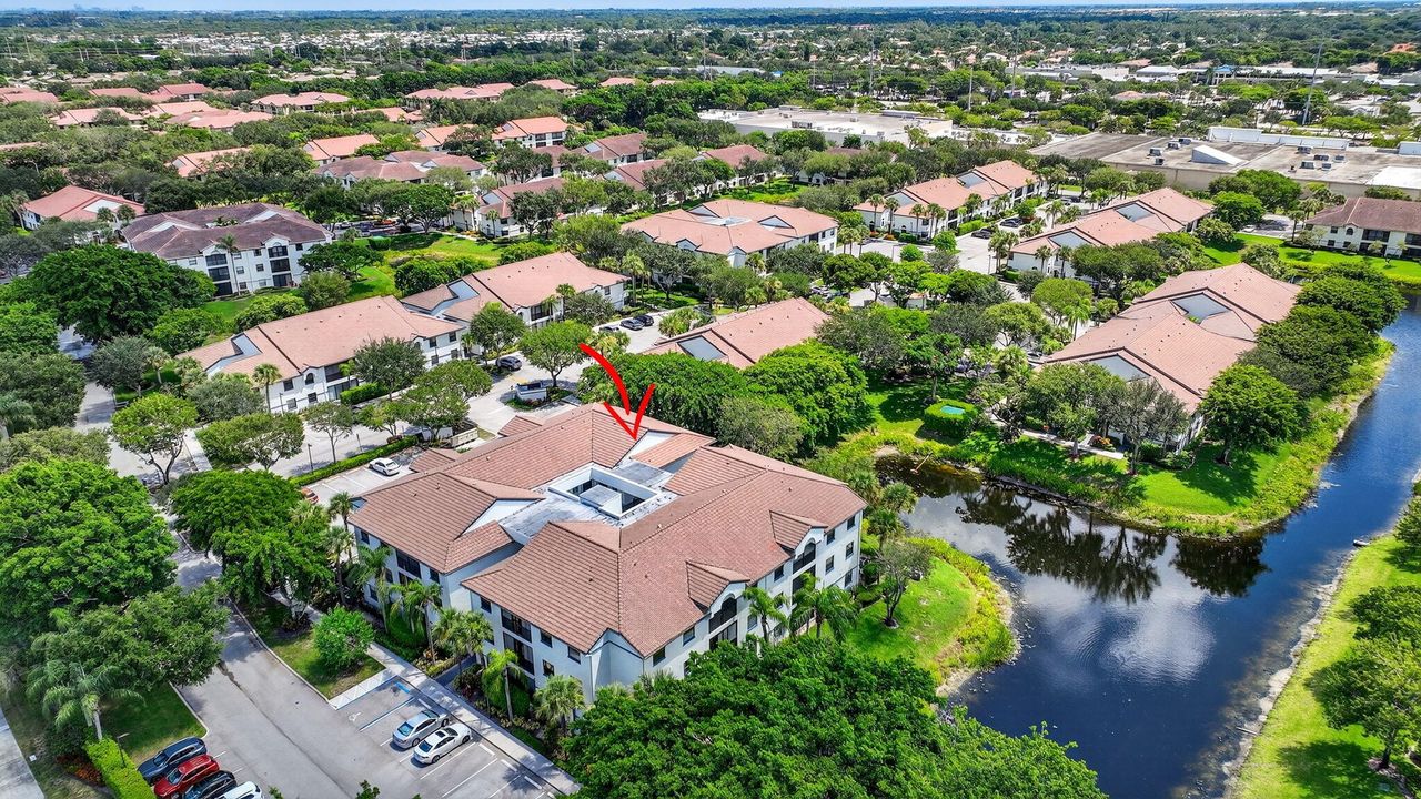 Под контрактом: $175,000 (3 спален, 2 ванн, 1374 Квадратных фут)