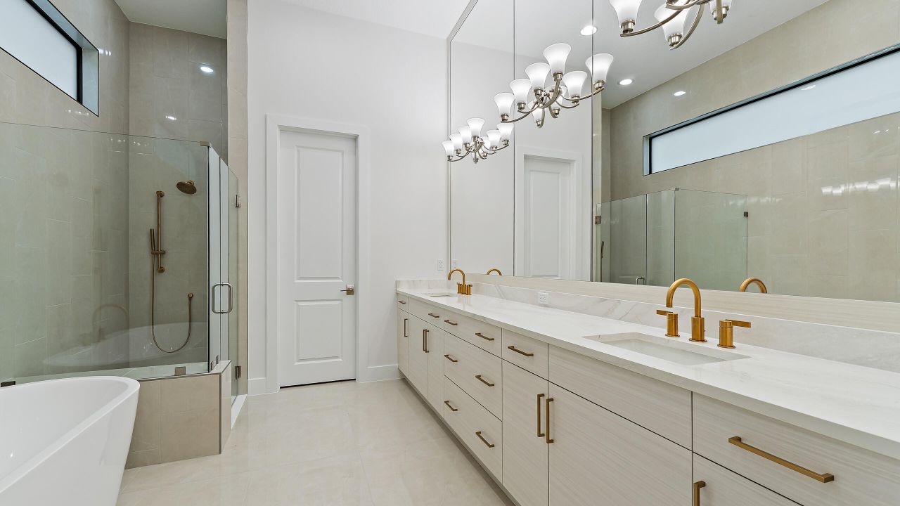 Под контрактом: $1,869,990 (3 спален, 3 ванн, 2984 Квадратных фут)