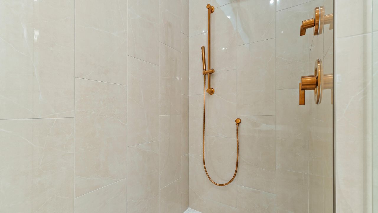 Под контрактом: $1,869,990 (3 спален, 3 ванн, 2984 Квадратных фут)