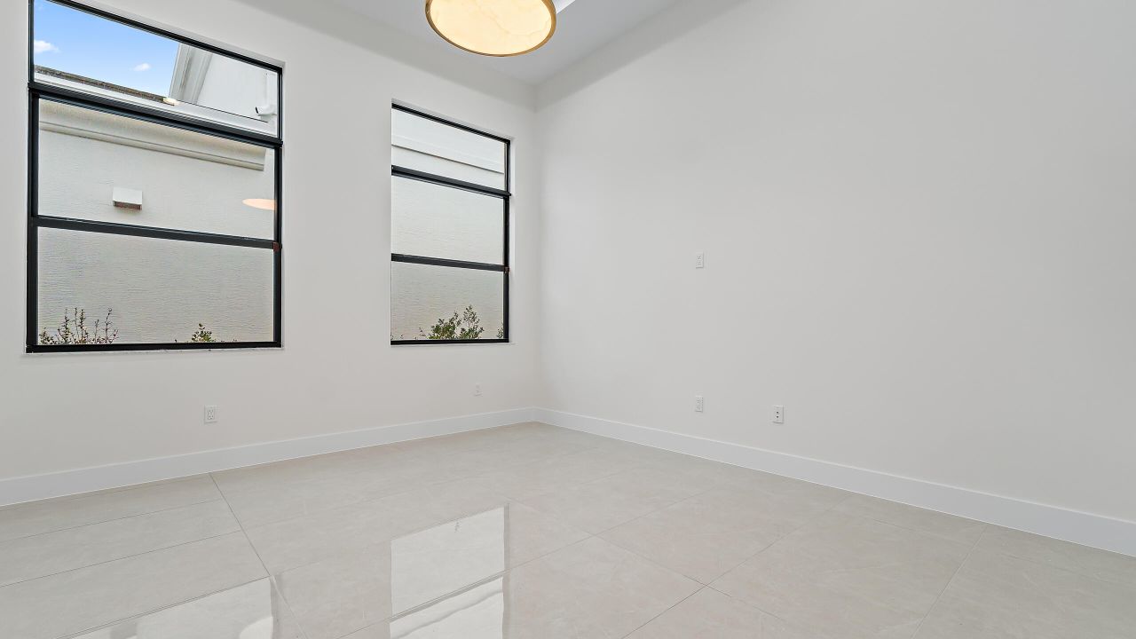 Под контрактом: $1,869,990 (3 спален, 3 ванн, 2984 Квадратных фут)