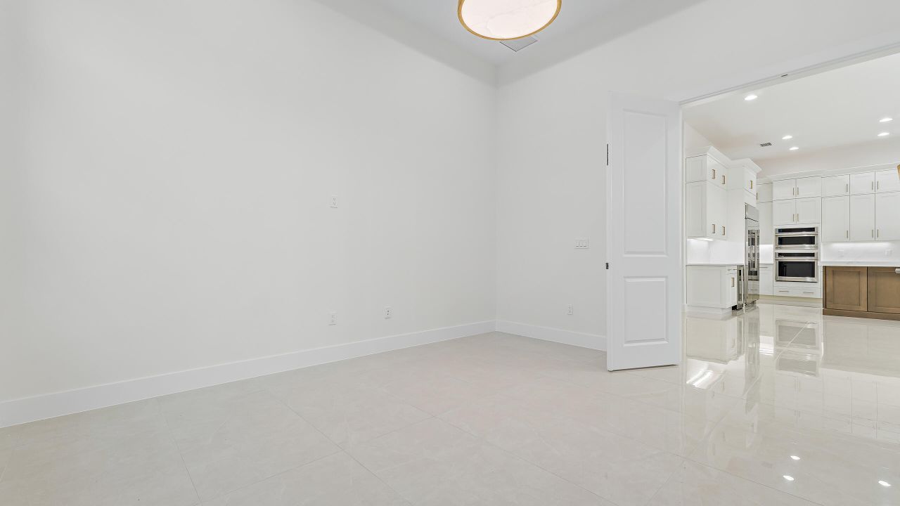 Под контрактом: $1,869,990 (3 спален, 3 ванн, 2984 Квадратных фут)