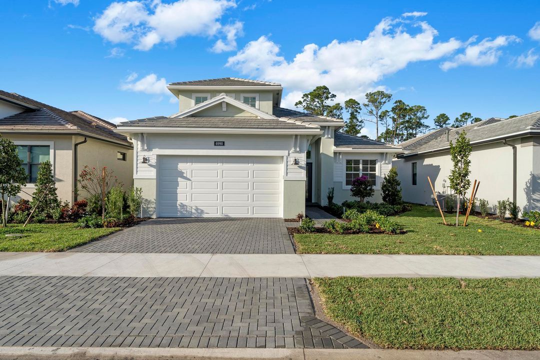 Activo con contrato: $849,000 (4 camas, 4 baños, 2563 Pies cuadrados)