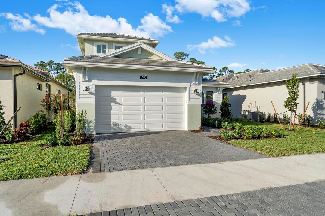 Activo con contrato: $849,000 (4 camas, 4 baños, 2563 Pies cuadrados)