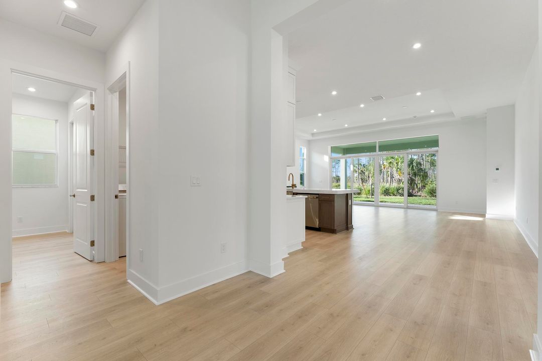 Activo con contrato: $849,000 (4 camas, 4 baños, 2563 Pies cuadrados)