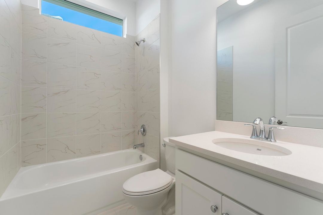 Activo con contrato: $849,000 (4 camas, 4 baños, 2563 Pies cuadrados)