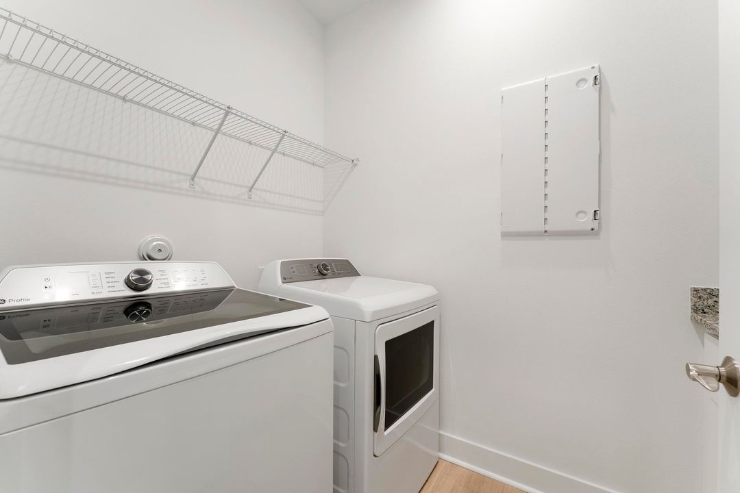 Activo con contrato: $849,000 (4 camas, 4 baños, 2563 Pies cuadrados)