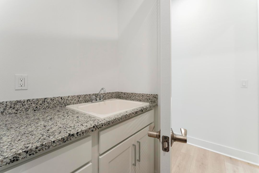 Activo con contrato: $849,000 (4 camas, 4 baños, 2563 Pies cuadrados)