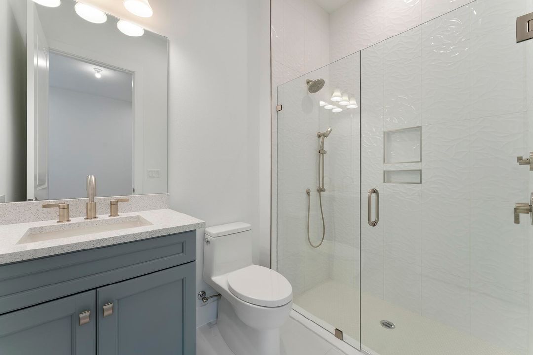 Activo con contrato: $849,000 (4 camas, 4 baños, 2563 Pies cuadrados)