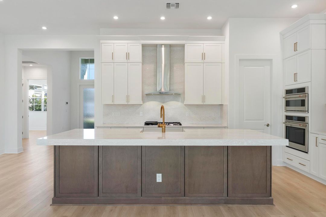 Activo con contrato: $849,000 (4 camas, 4 baños, 2563 Pies cuadrados)