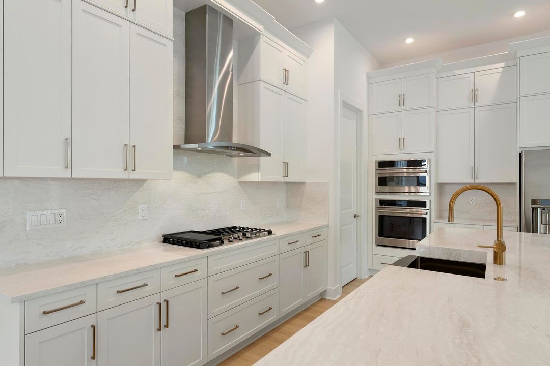 Activo con contrato: $849,000 (4 camas, 4 baños, 2563 Pies cuadrados)