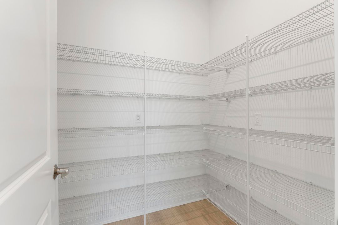 Activo con contrato: $849,000 (4 camas, 4 baños, 2563 Pies cuadrados)