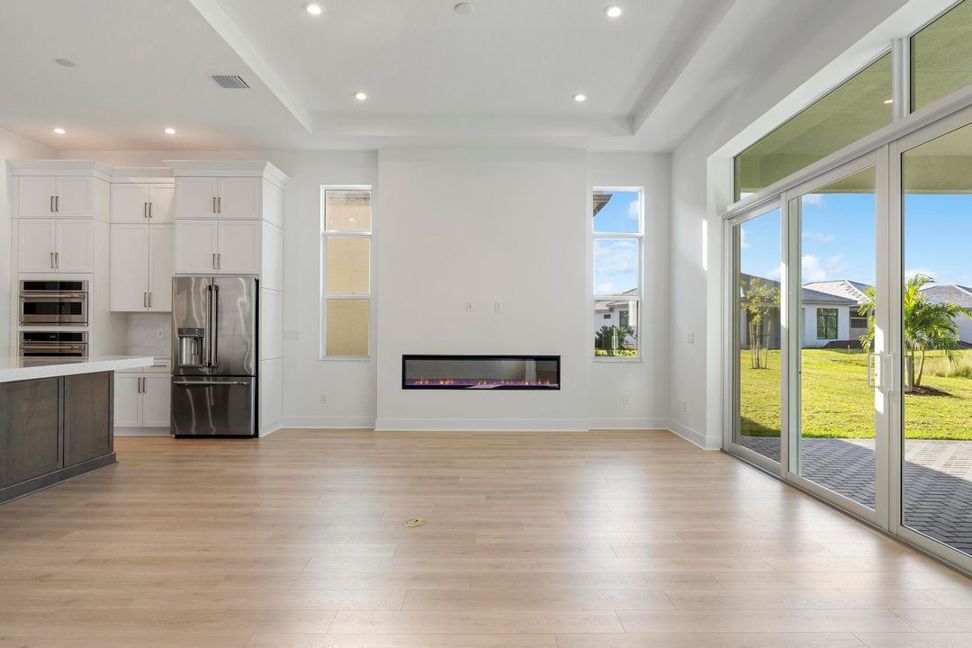 Activo con contrato: $849,000 (4 camas, 4 baños, 2563 Pies cuadrados)