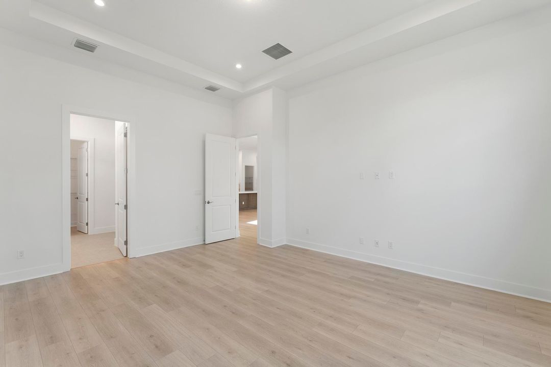 Activo con contrato: $849,000 (4 camas, 4 baños, 2563 Pies cuadrados)