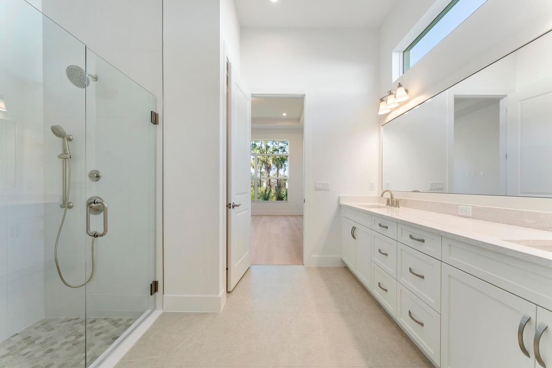 Activo con contrato: $849,000 (4 camas, 4 baños, 2563 Pies cuadrados)