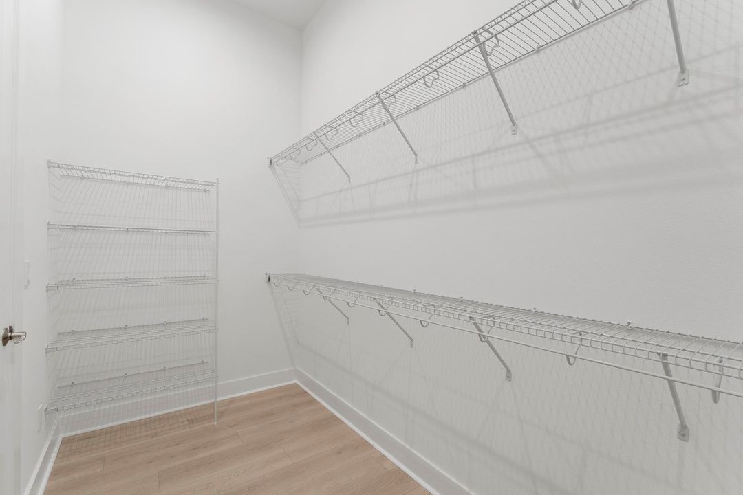 Activo con contrato: $849,000 (4 camas, 4 baños, 2563 Pies cuadrados)