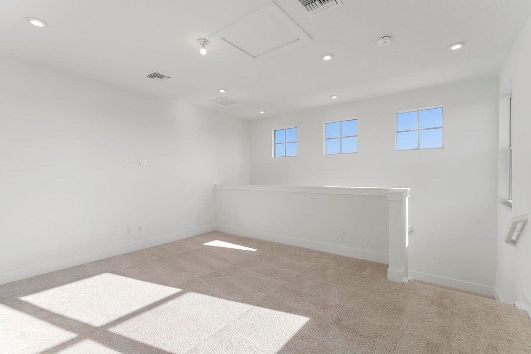 Activo con contrato: $849,000 (4 camas, 4 baños, 2563 Pies cuadrados)