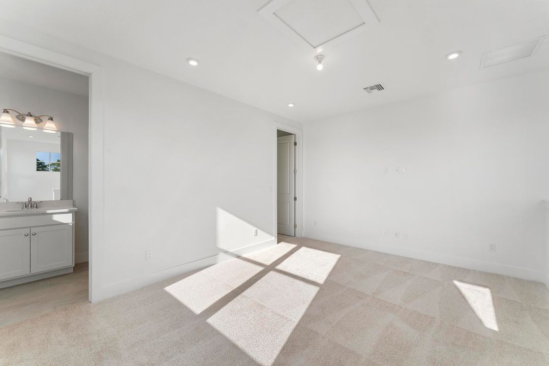 Activo con contrato: $849,000 (4 camas, 4 baños, 2563 Pies cuadrados)