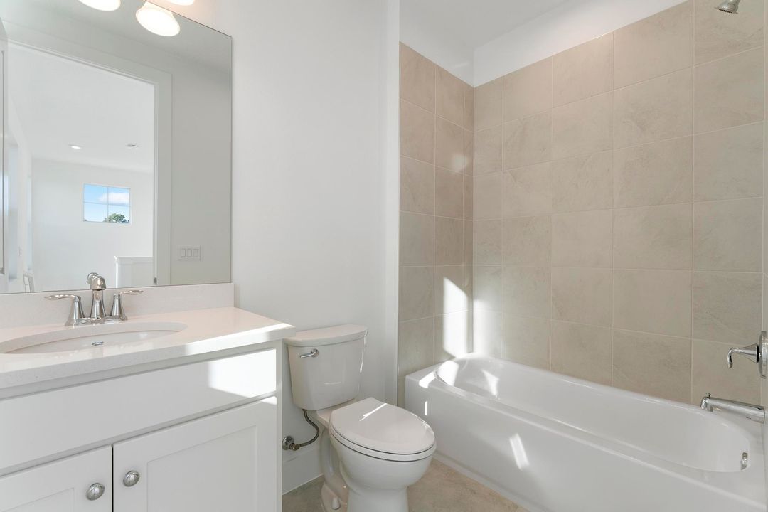 Activo con contrato: $849,000 (4 camas, 4 baños, 2563 Pies cuadrados)