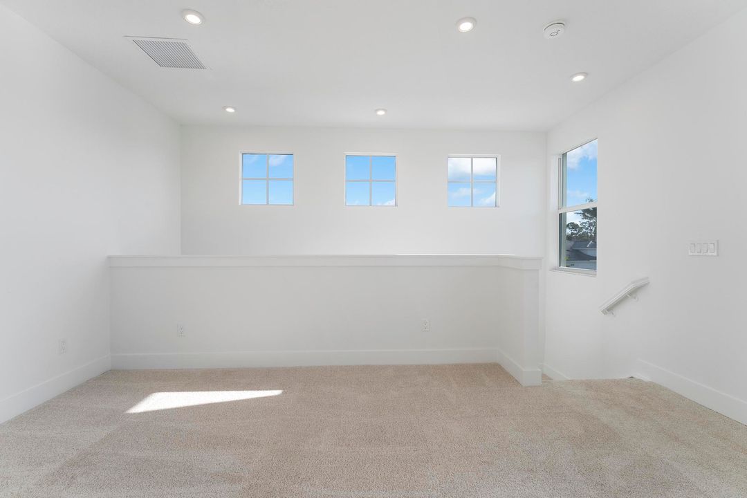 Activo con contrato: $849,000 (4 camas, 4 baños, 2563 Pies cuadrados)