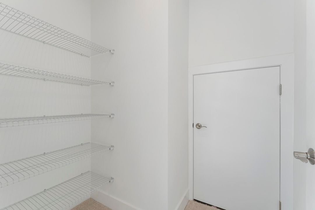 Activo con contrato: $849,000 (4 camas, 4 baños, 2563 Pies cuadrados)