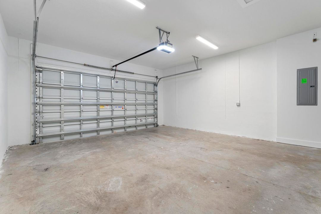 Activo con contrato: $849,000 (4 camas, 4 baños, 2563 Pies cuadrados)