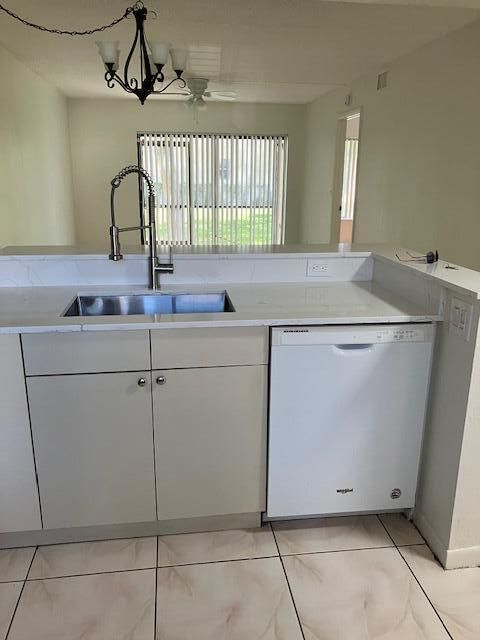 合同活跃: $1,995 (2 贝兹, 2 浴室, 950 平方英尺)