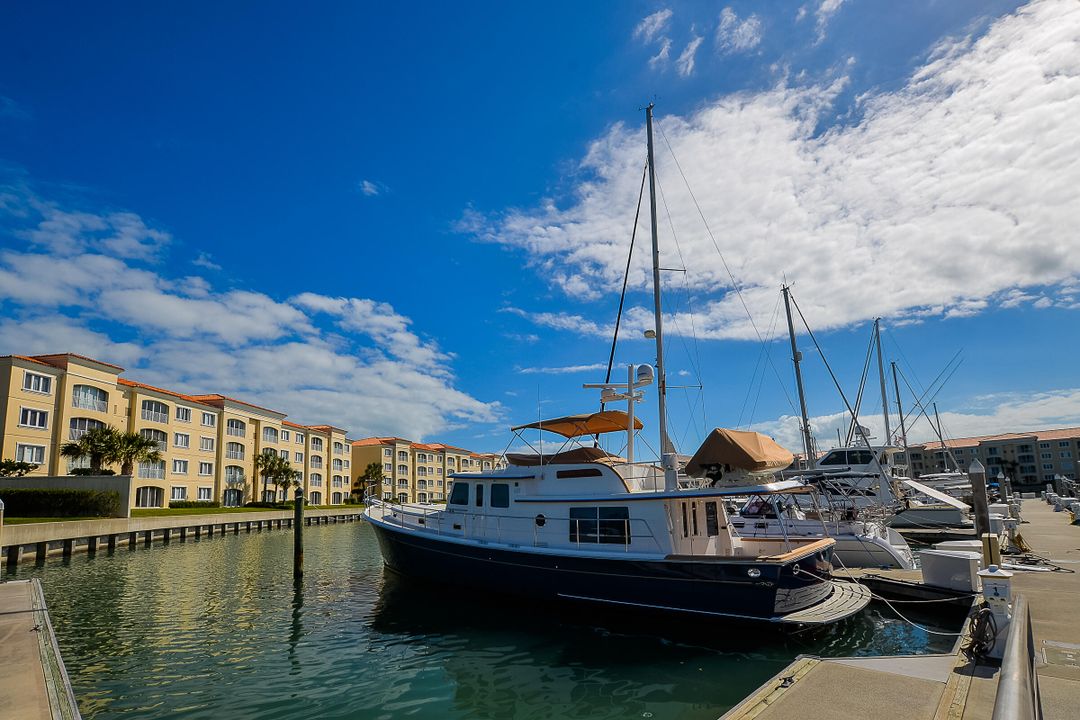 For Sale: $419,000 (2 beds, 2 baths, 1989 Square Feet)