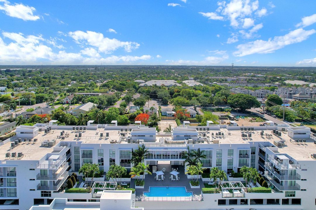 For Sale: $750,000 (1 beds, 1 baths, 794 Square Feet)