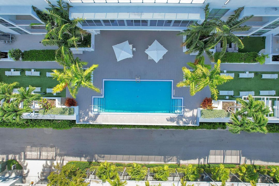 For Sale: $750,000 (1 beds, 1 baths, 794 Square Feet)