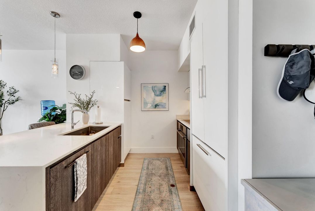 For Sale: $750,000 (1 beds, 1 baths, 794 Square Feet)