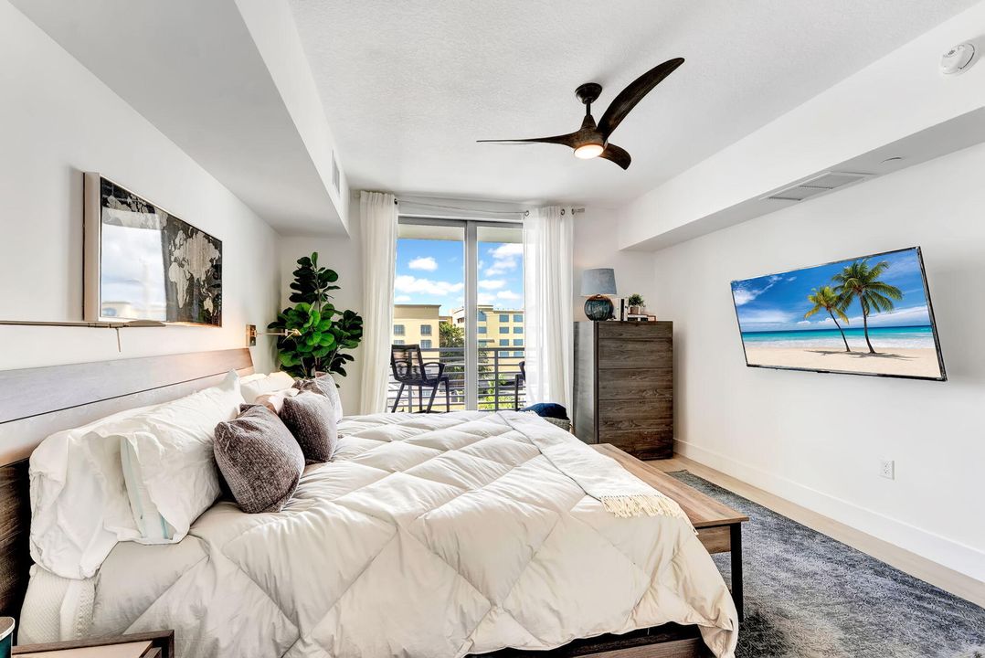 For Sale: $750,000 (1 beds, 1 baths, 794 Square Feet)