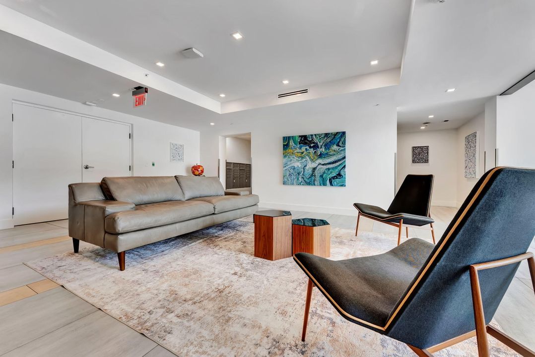 For Sale: $750,000 (1 beds, 1 baths, 794 Square Feet)