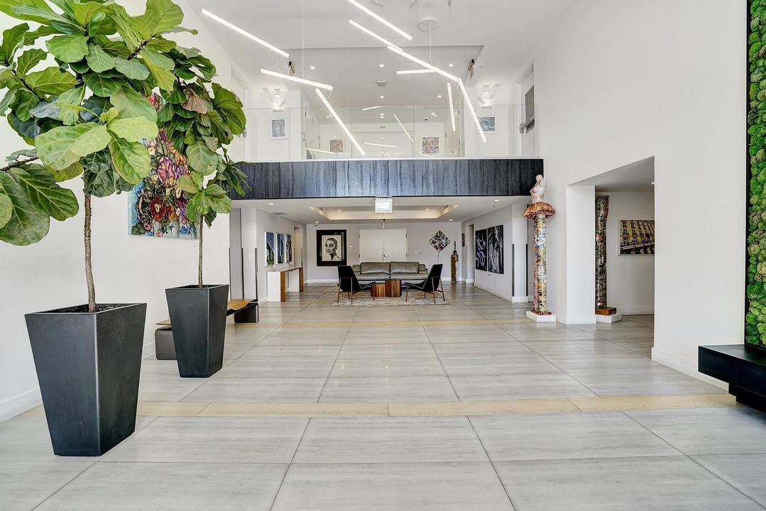 For Sale: $750,000 (1 beds, 1 baths, 794 Square Feet)