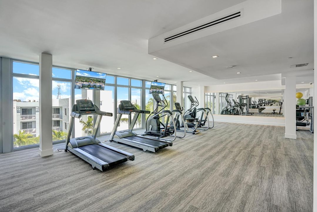 For Sale: $750,000 (1 beds, 1 baths, 794 Square Feet)