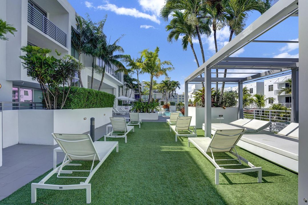 For Sale: $750,000 (1 beds, 1 baths, 794 Square Feet)