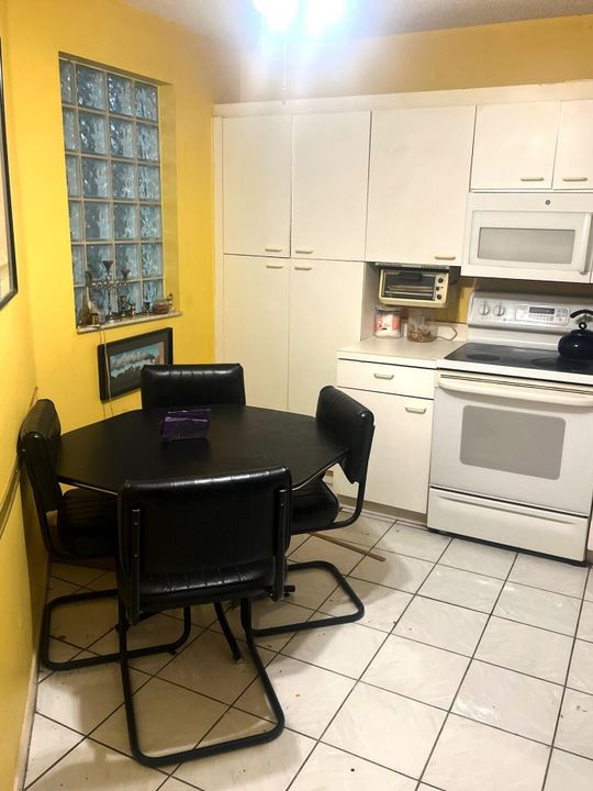 Active With Contract: $139,900 (3 beds, 2 baths, 1115 Square Feet)