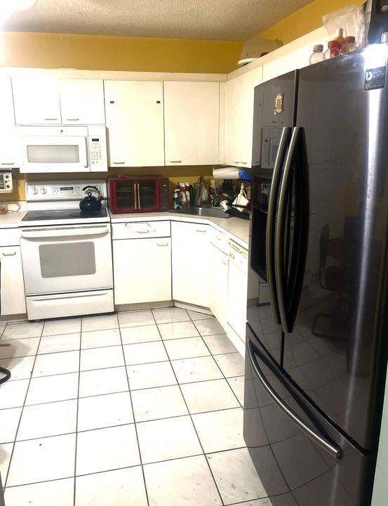 Active With Contract: $139,900 (3 beds, 2 baths, 1115 Square Feet)