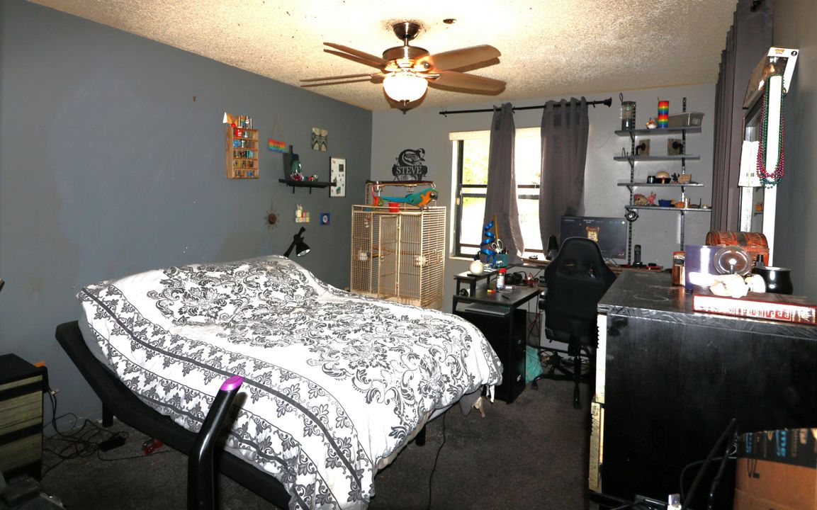 Active With Contract: $139,900 (3 beds, 2 baths, 1115 Square Feet)