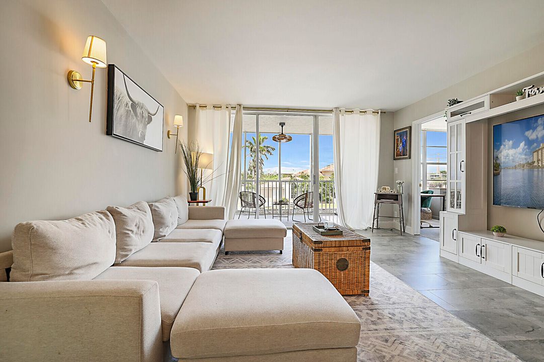 Recently Sold: $405,000 (2 beds, 2 baths, 1020 Square Feet)