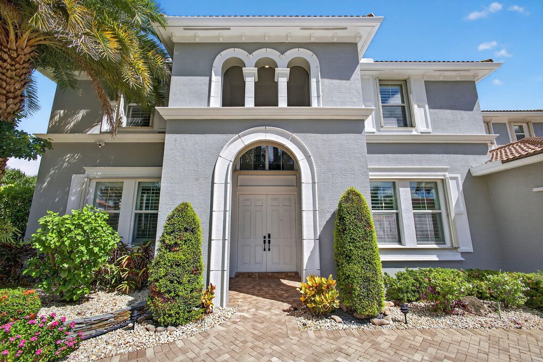For Sale: $1,675,000 (5 beds, 5 baths, 5695 Square Feet)