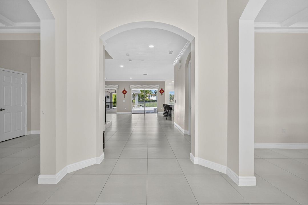 For Sale: $1,675,000 (5 beds, 5 baths, 5695 Square Feet)