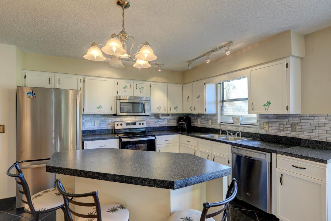 На продажу: $329,000 (2 спален, 2 ванн, 1181 Квадратных фут)