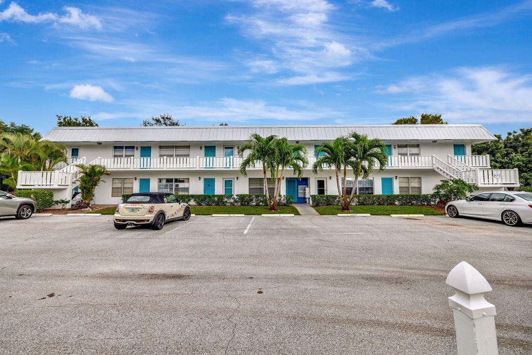 For Sale: $125,000 (2 beds, 2 baths, 992 Square Feet)