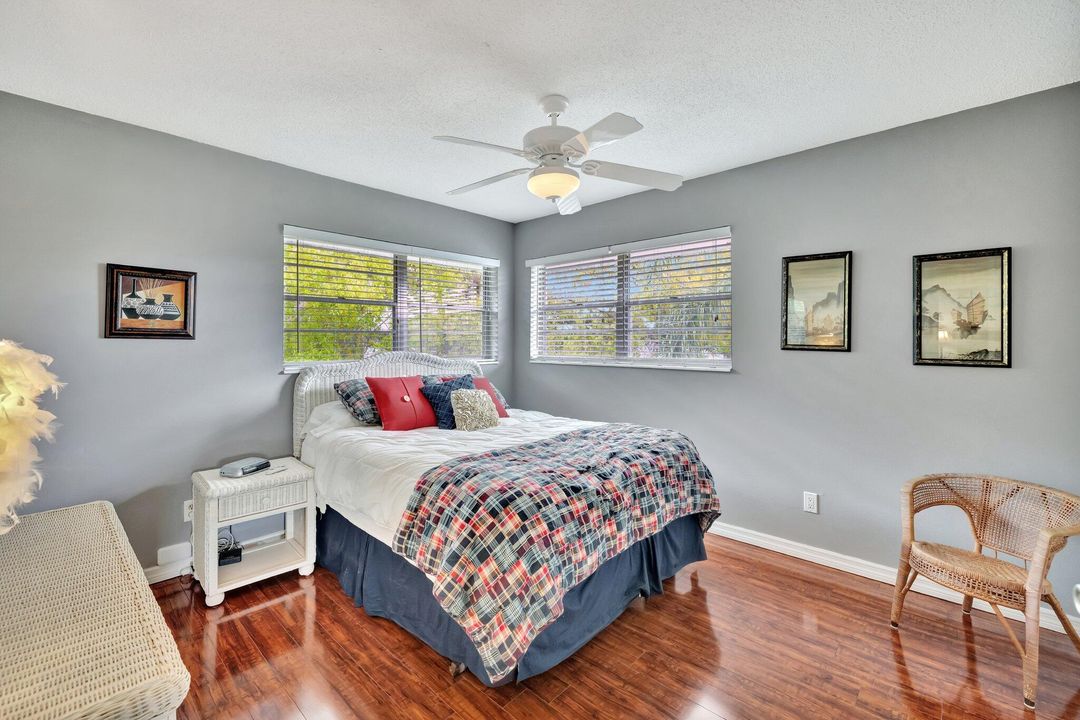 For Sale: $125,000 (2 beds, 2 baths, 992 Square Feet)