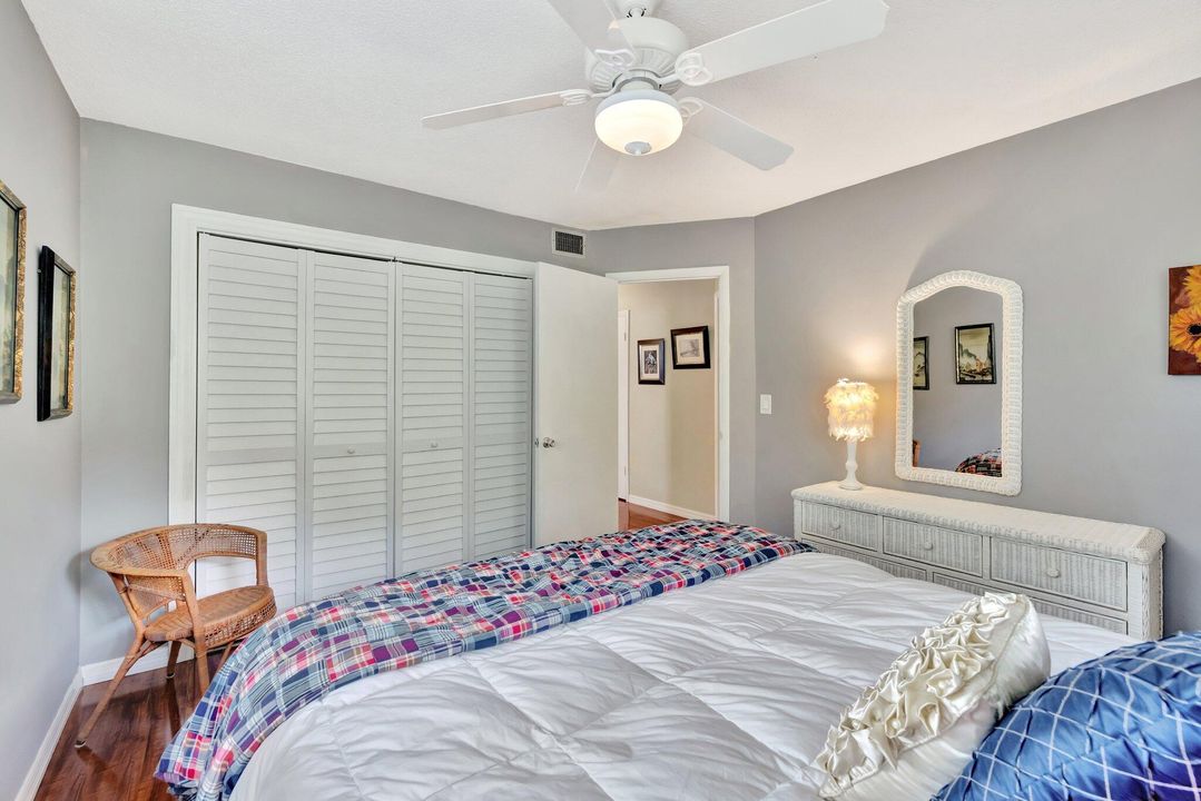 For Sale: $125,000 (2 beds, 2 baths, 992 Square Feet)